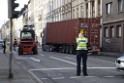 LKW gegen Bruecke wegen Rettungsgasse Koeln Muelheim P63